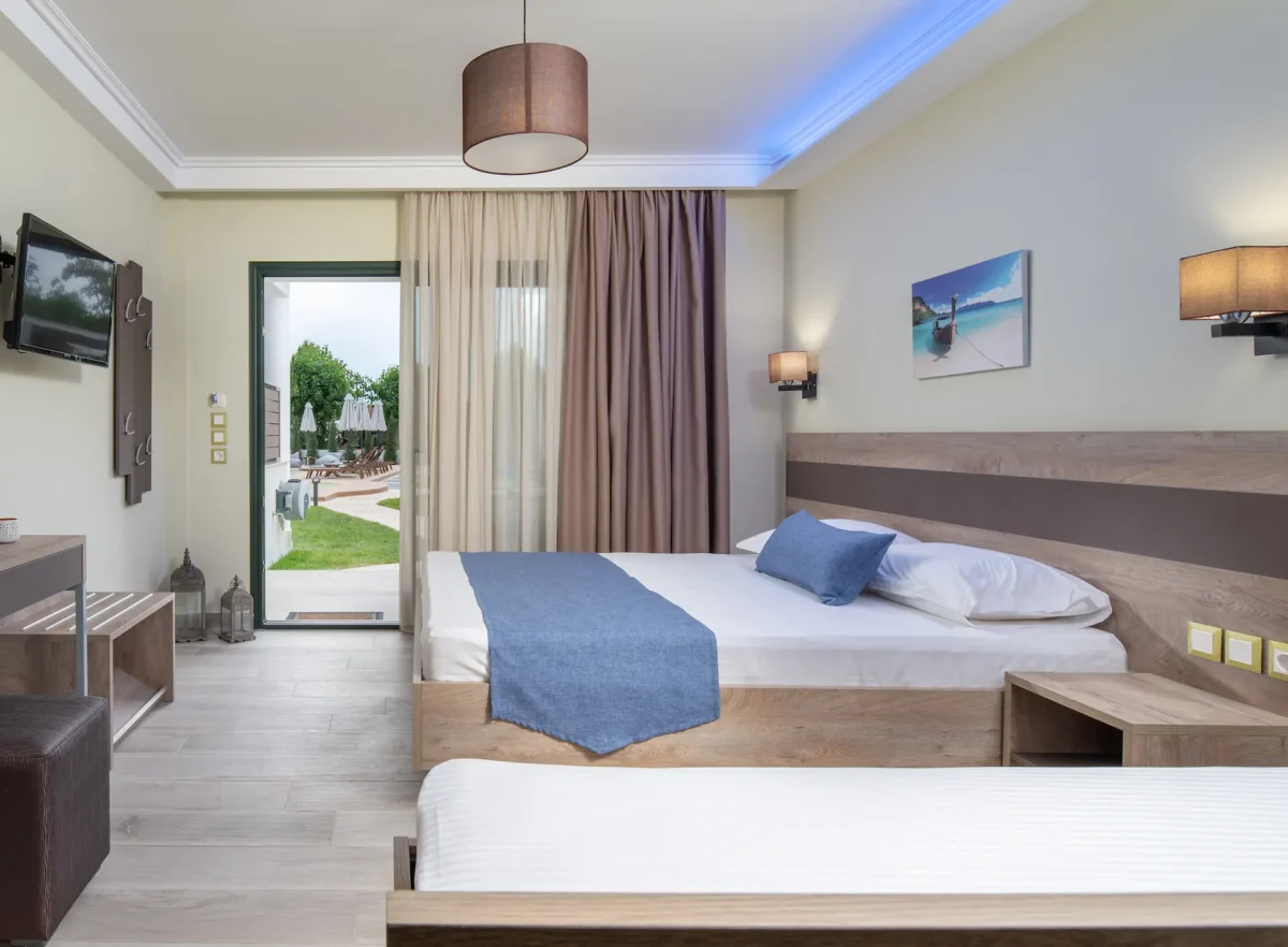 AURA large SUITES sykia Sithonia Halkidiki, on the beach with swimming pool