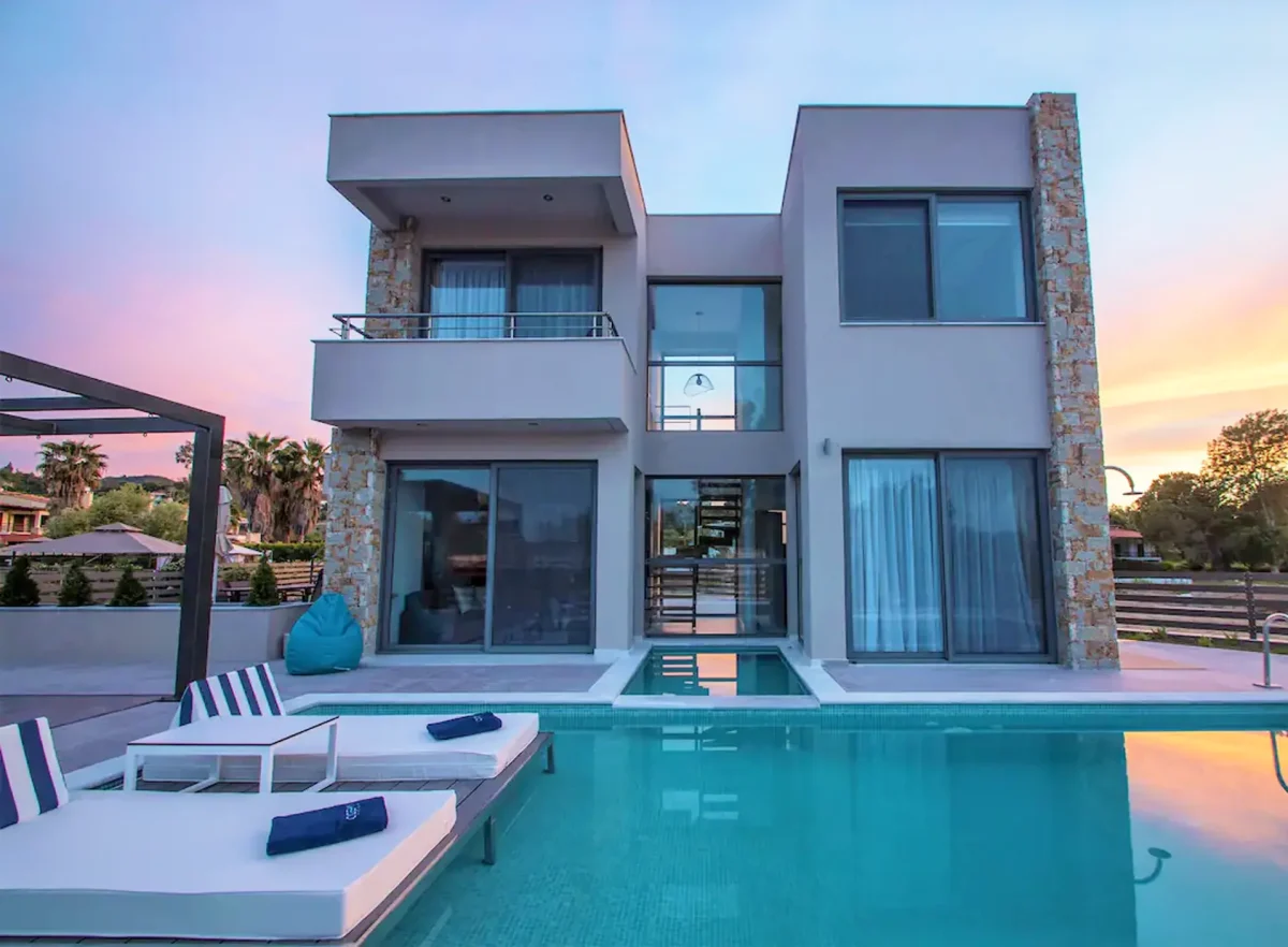 Luxury villa ΙΘΑΚΗ with heatred pool, pefkohori Kassandra