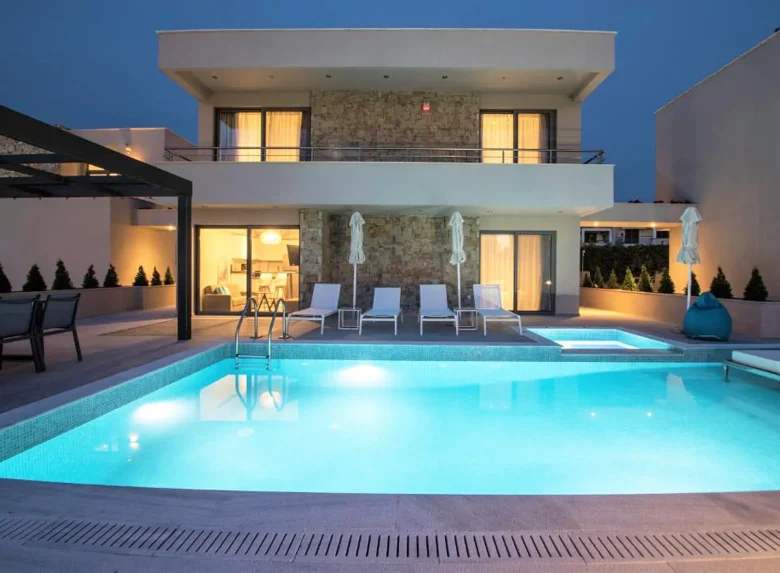 Luxury villa ΙΘΑΚΗ with heatred pool, pefkohori Kassandra