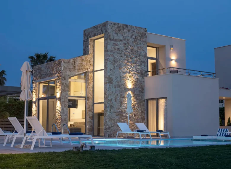 Luxury villa ΚΑΛΥΨΩ with heatred pool, pefkohori Kassandra