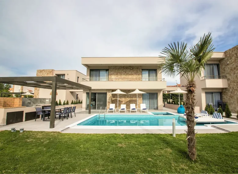 Luxury villa K with heatred pool, pefkohori Kassandra