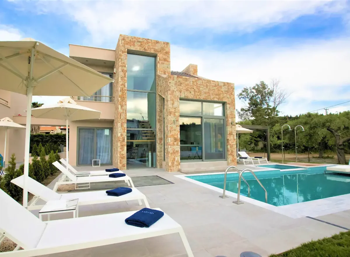 Luxury villa Pinelopi with heatred pool, pefkohori Kassandra