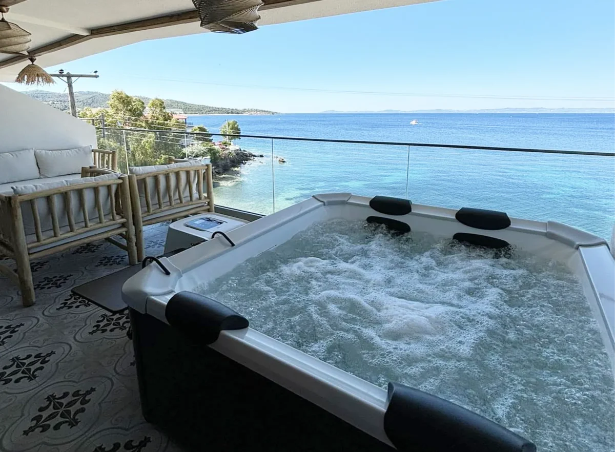 N.M Seafront suite Jacuzzi, Neos Marmaras Sithonia Halkisikeys